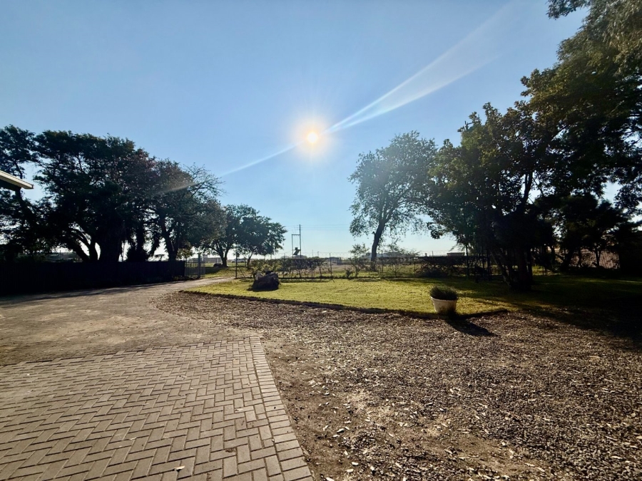To Let Commercial Property for Rent in Hartbeesfontein North West